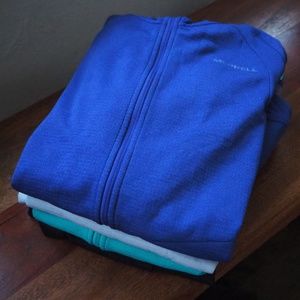 Merrell Clothing Size M - 4 Sweatshirts and 1 Legging